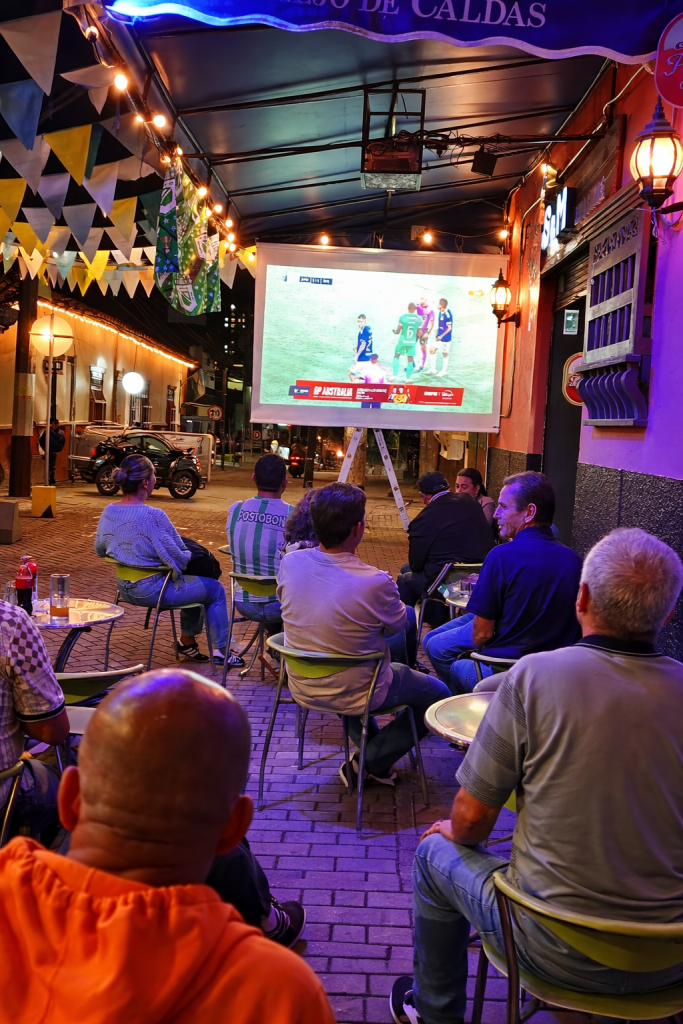 La pasión del futbol se vive aquí, opina